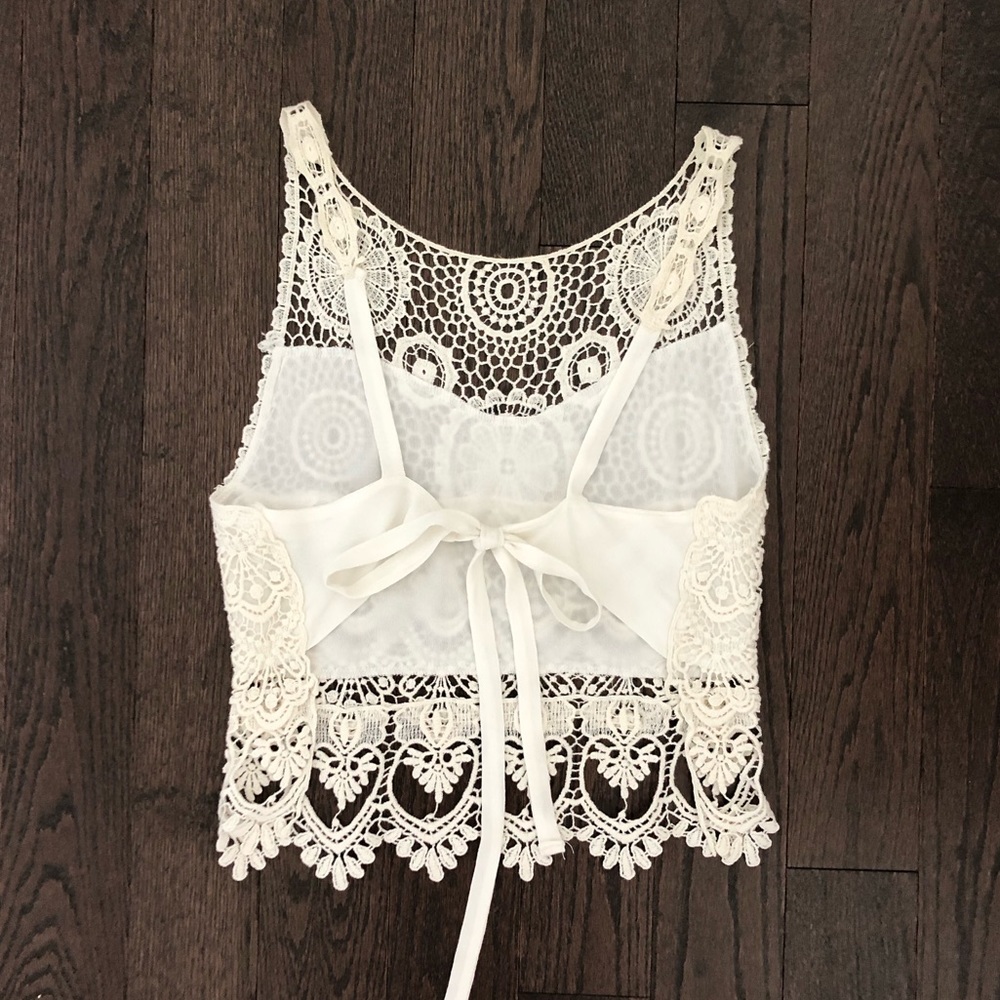 Editorial Solemio LA White Crochet Crop Top